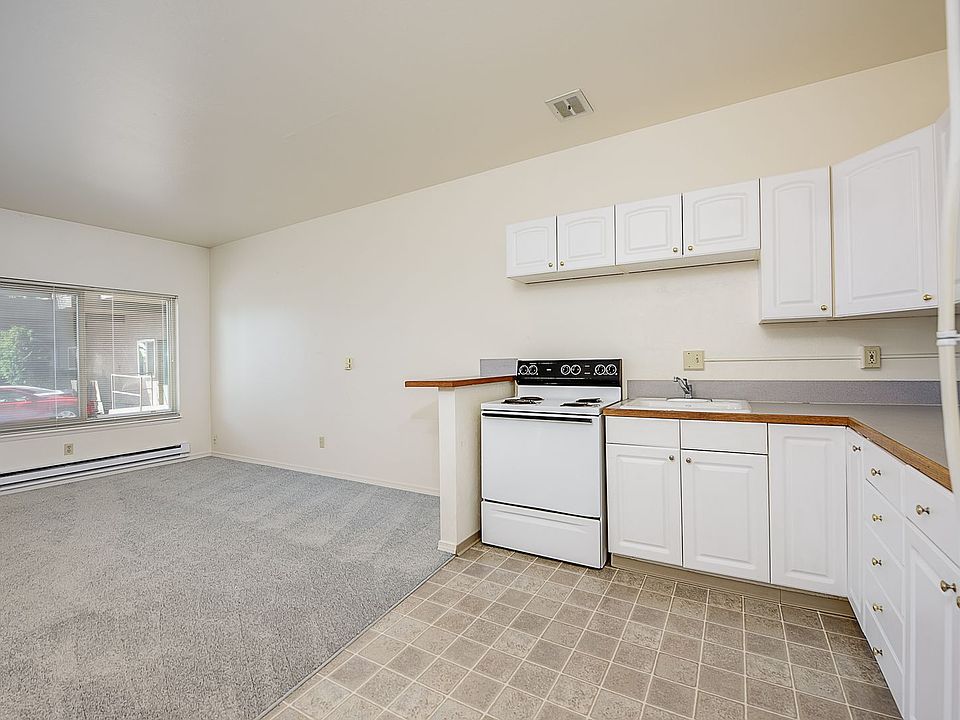 1st image of 8620 Roosevelt Way NE #102