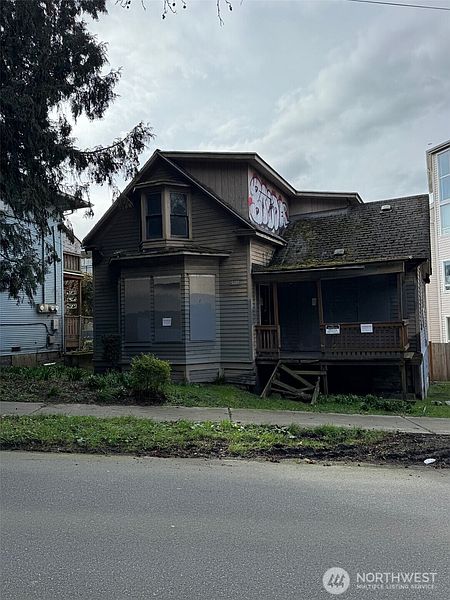 3rd image of 2531 Gilman Drive W