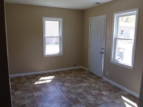 5th image of 609 Oak St