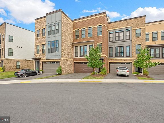 3rd image of 23094 Sullivans Cove Sq