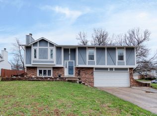 10 Scarlet Ct, Saint Charles, MO 63304