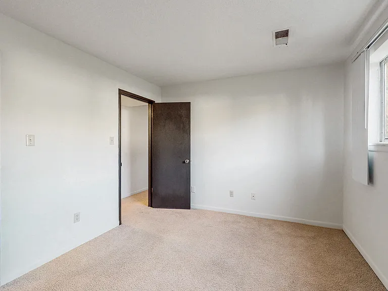 Sherwood Glen — Photo 34