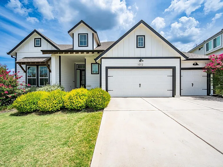 1012 Heartleaf Dr — Photo 1