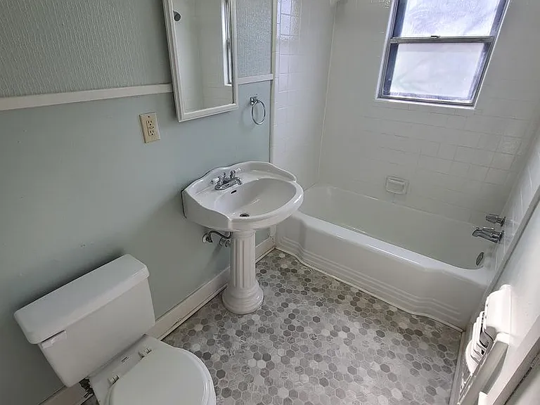 2930 S Donnybrook Ave — Photo 10