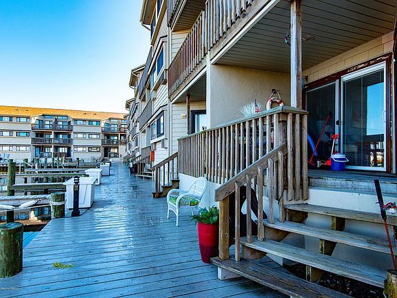 4th image of 1919 Bay Blvd Unit B18-b18g
