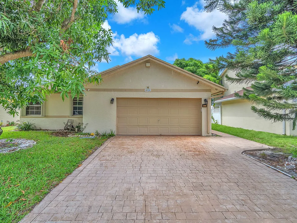 1020 SW 99th Ave