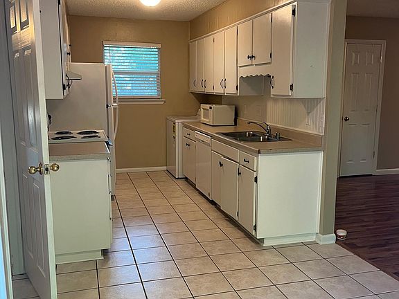 5th image of 335 W Redwing Cir
