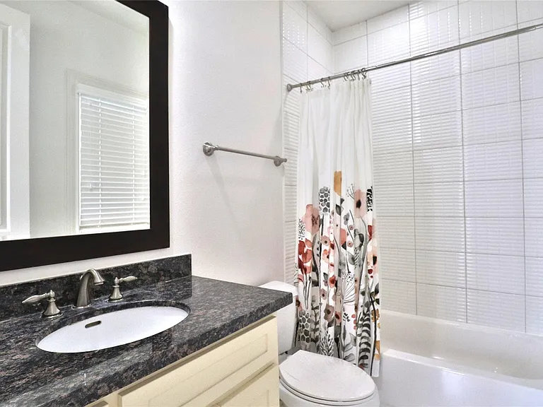 3257 Maxroy St — Photo 37