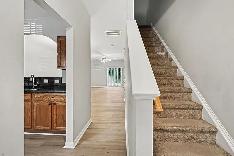 2 bed, 2.5 bath, 1296 sqft, $1,500 — Photo 3