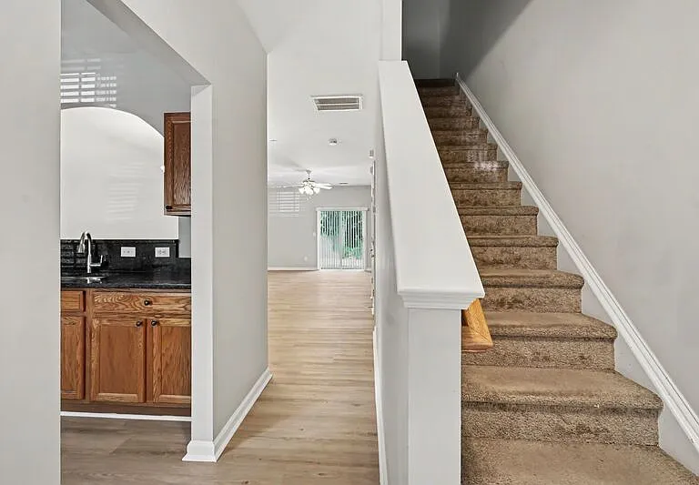 2224 Winthrop Chase Dr — Photo 3