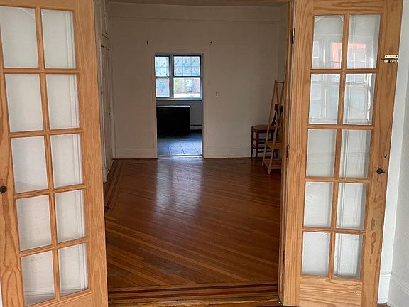 2nd image of 723 Bergen Ave Floor 2