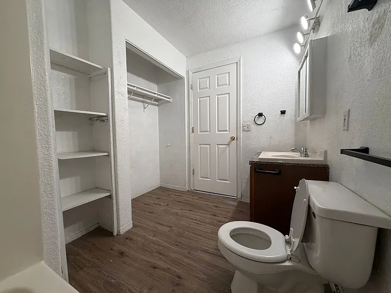 855 SE Flint St — Photo 9