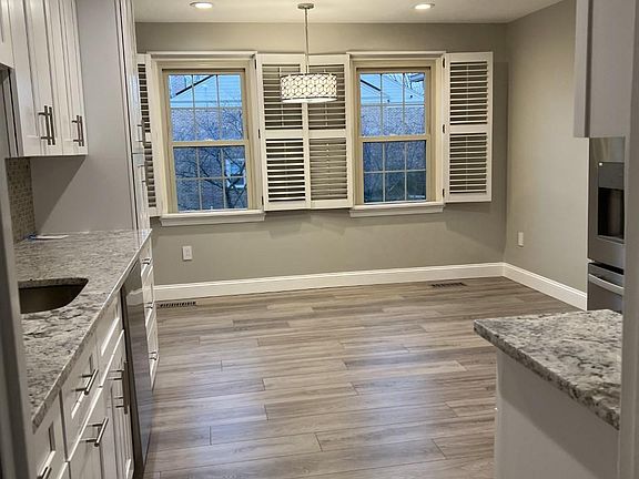 3rd image of 5807 Tudor Ln