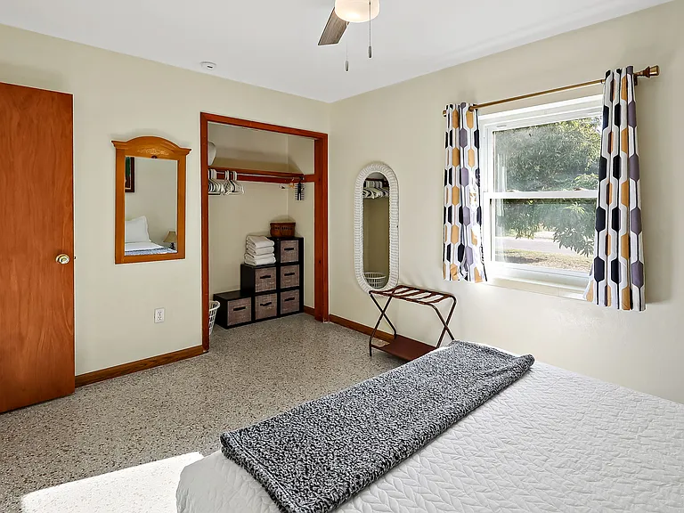 300 Tulip Ln — Photo 25