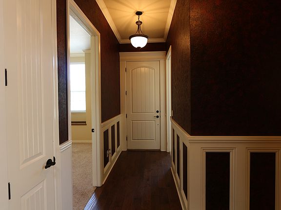 4th image of 8105 Pineridge Dr