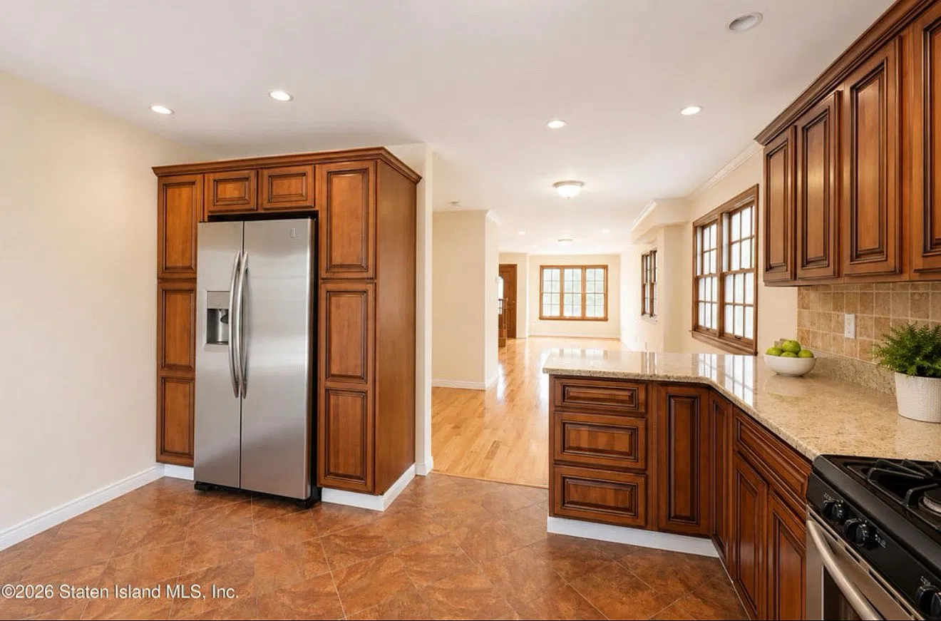 3 bed, 2115 sqft, $4,100 — Photo 4