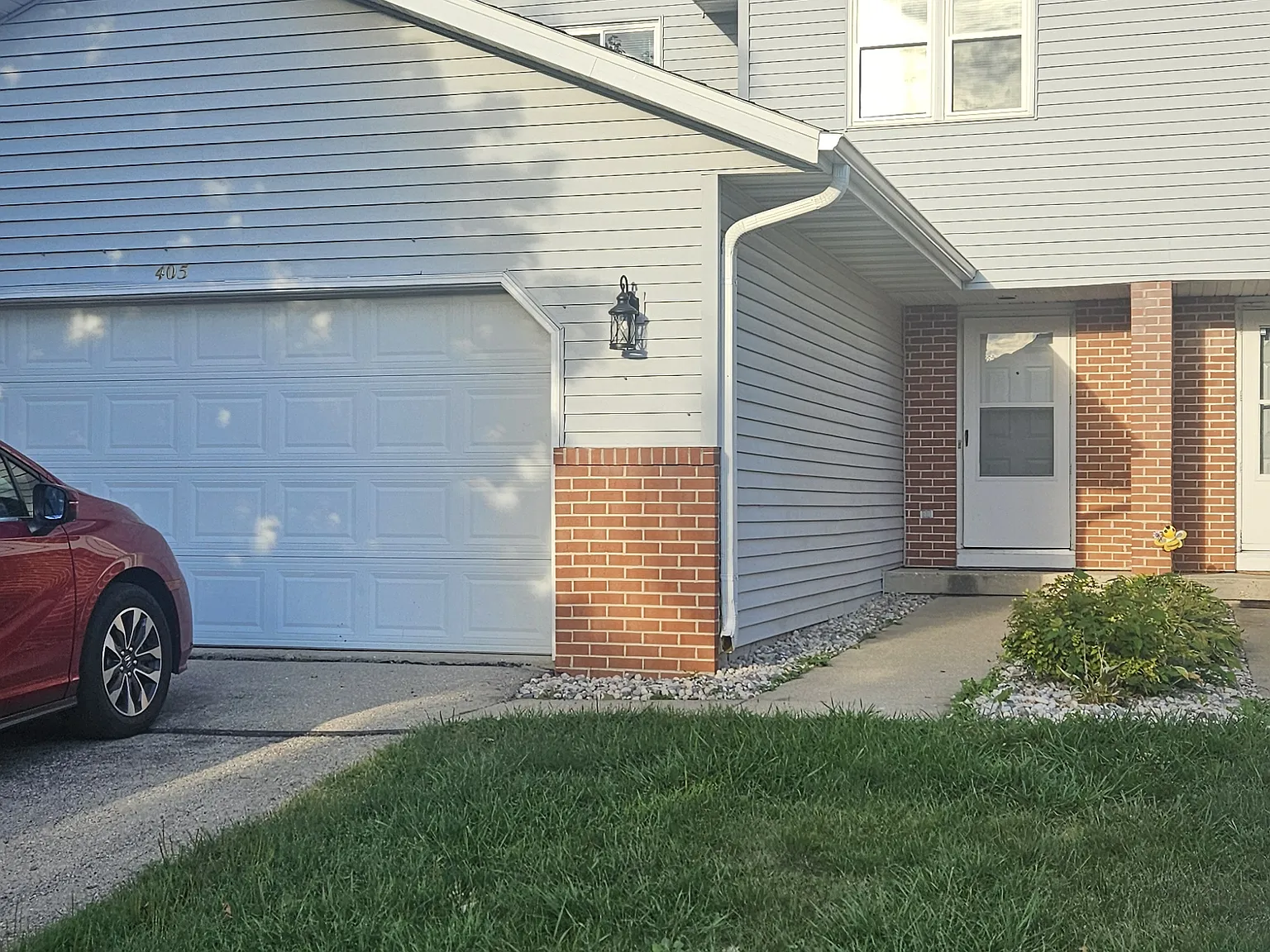 3 bed, 2.5 bath, 2314 sqft, $2,300 — Photo 3