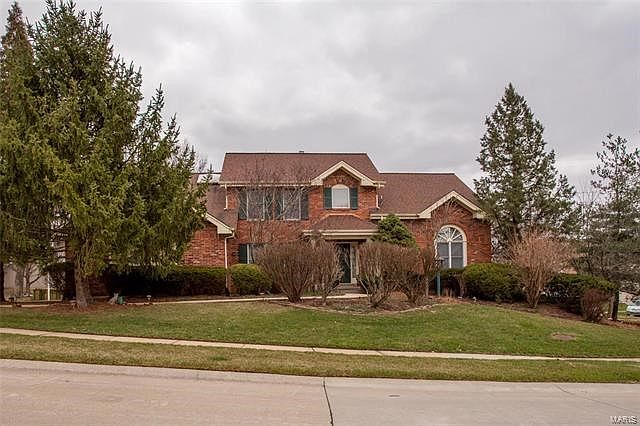 Welcome to 1924 Preston Ridge Drive in the Villages at Baxter Ridge.  This home is situated on a large corner lot and has a side entry garage.