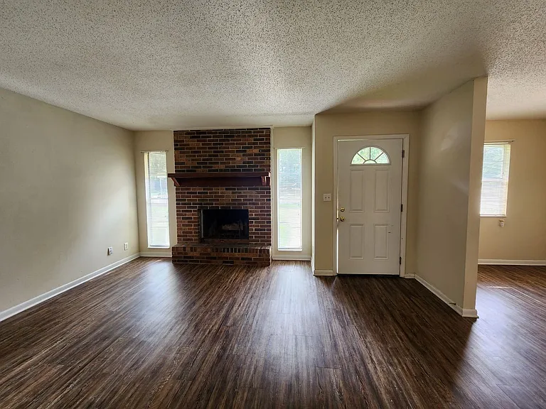 118 SE Bracken Way #101 — Photo 3