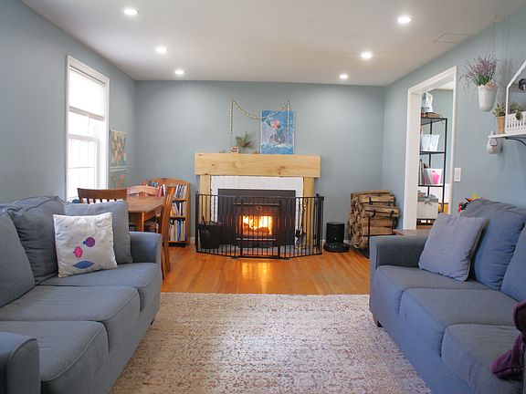 3rd image of 23 Anita St