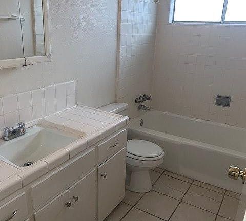 5th image of 6425 N Alturas Ave