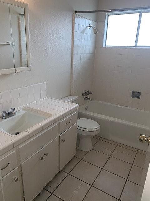 1st image of 6425 Alturas Ave