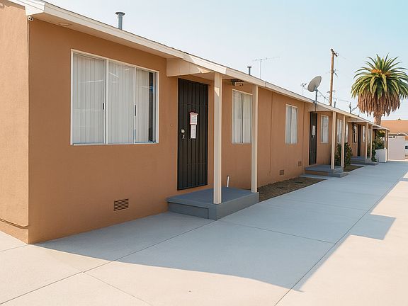 *Espanol*
Vecinos de largo plazo, comunidad tranquila.

*English*
long term neighbors, quiet community