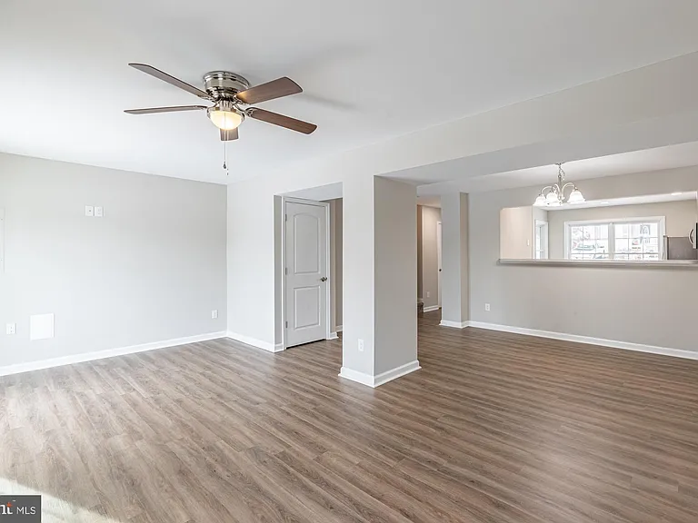 438 Hill St — Photo 6