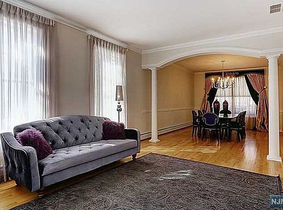 3rd image of 38 Cardinal Ln