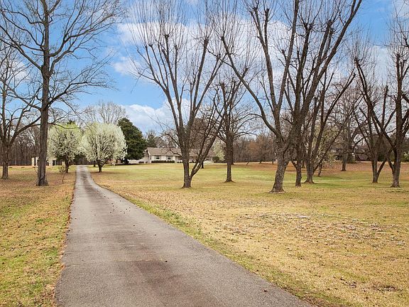 3rd image of 1690 Mount Carmel Rd