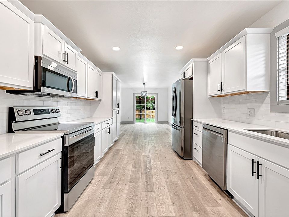1st image of 2 Hambleton Dr