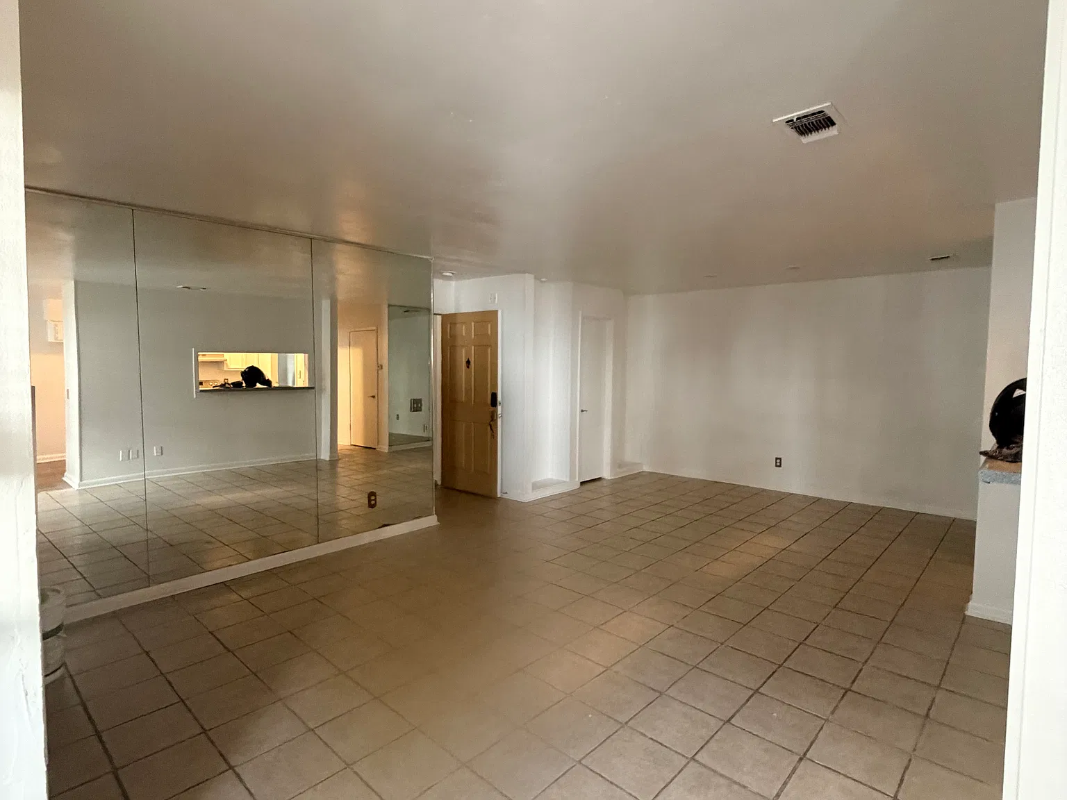 2255 Thousand Oaks Dr — Photo 2