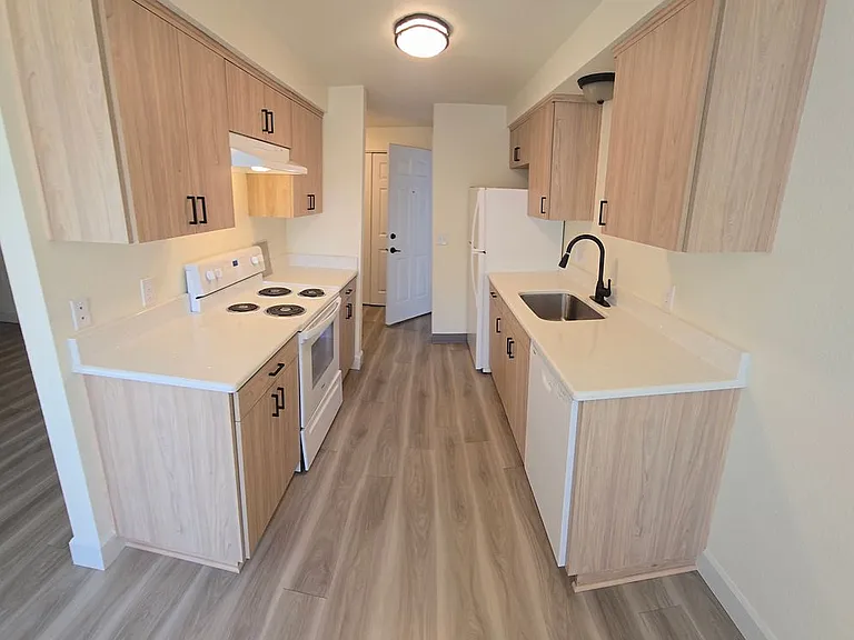 Winfou06-Columbia Village Apartments — Photo 18
