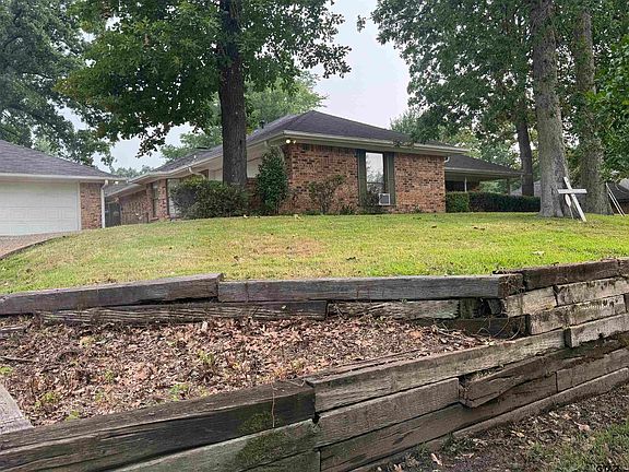 2nd image of 10881 Mosswood Dr