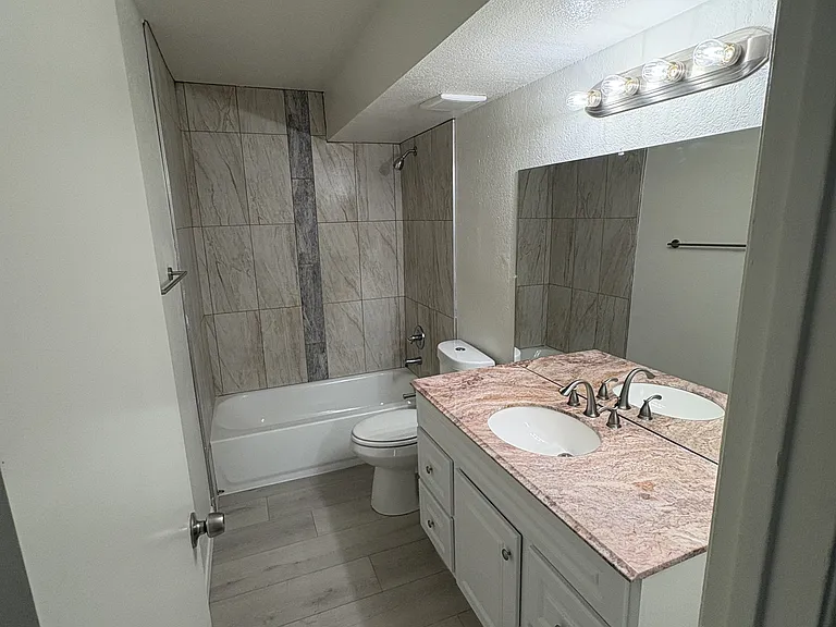 1207 E Jarvis Ave #4 — Photo 12