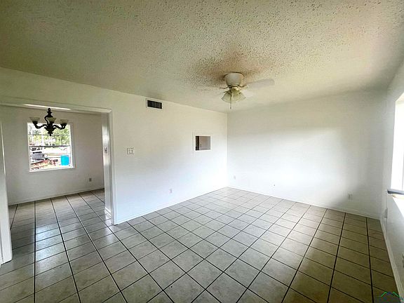 4th image of 105 E Shofner Dr