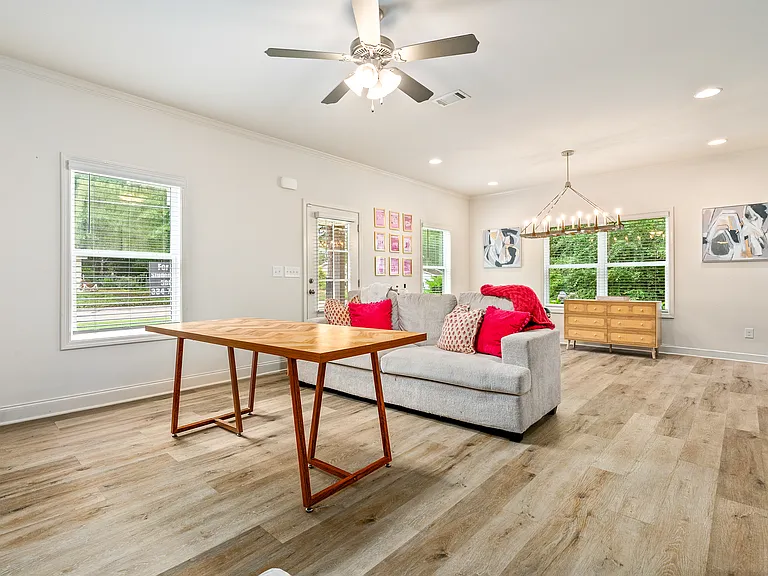 363 W Drake Ave — Photo 2