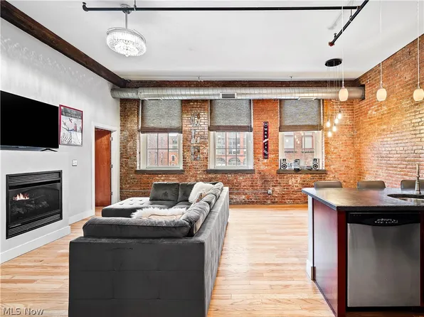 1260 W 4th St APT 302, Cleveland, OH 44113