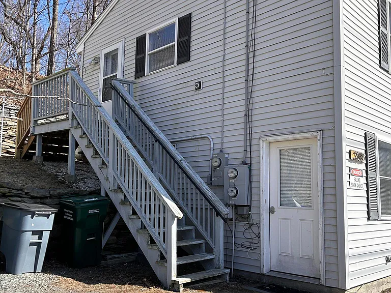 Quechee Main St — Photo 4