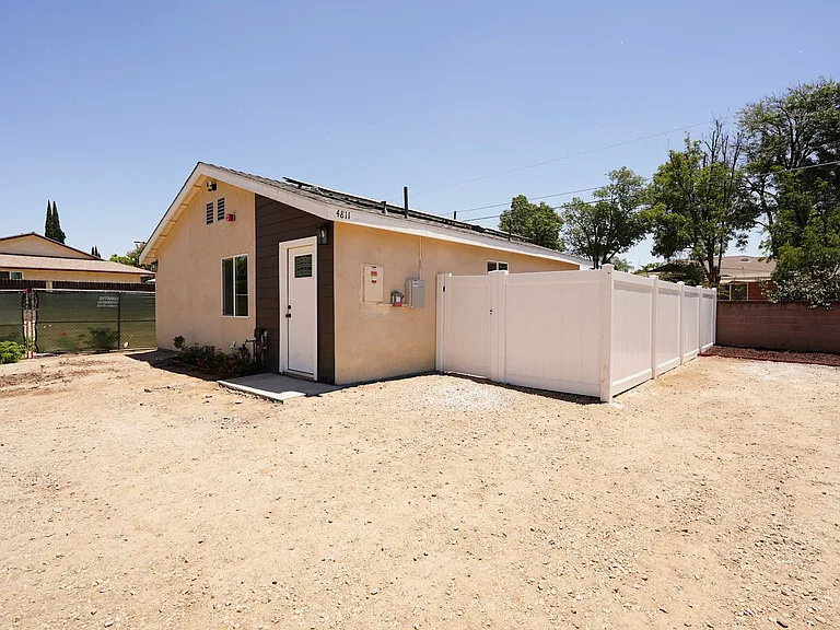 4805 Charlotte Way — Photo 2