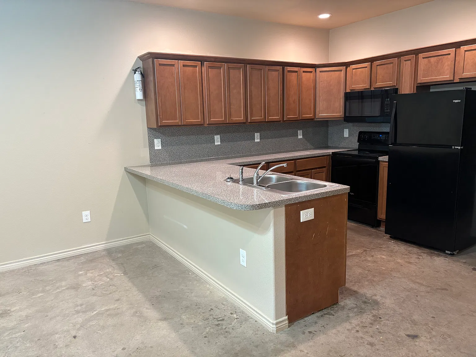 Duplex with Great Location! — Photo 2
