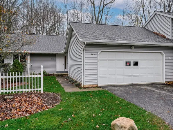 2456 Port Charles Dr, Stow, OH 44224