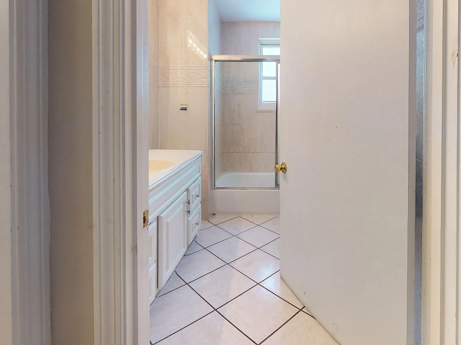 3 bed, 9999 sqft, $3,125 — Photo 2