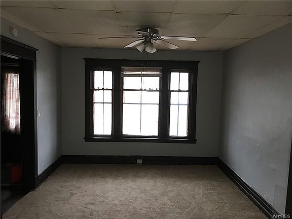 5th image of 275 Hamburg St