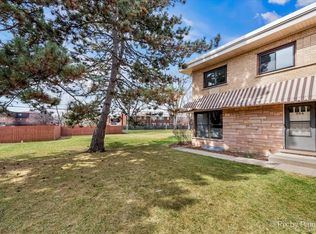 964 N Wheeling Rd, Mount Prospect, IL 60056