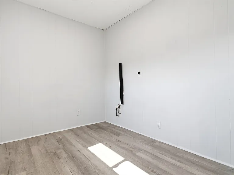 80 E 24th St — Photo 15