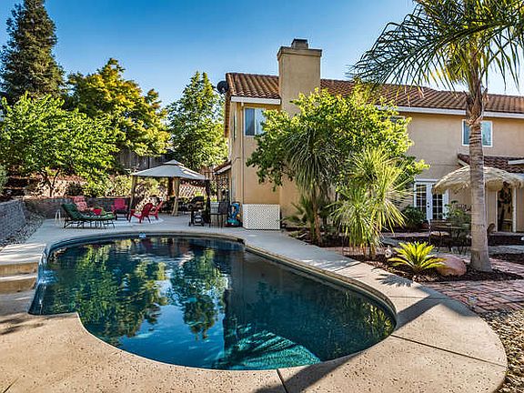 3rd image of 8600 La Pluma Ct