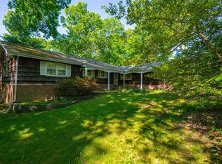 22 Chatham Pl, Dix Hills, NY 11746