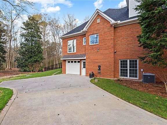 3rd image of 153 York Pl