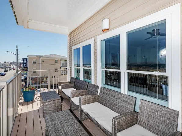 275 Ocean Boulevard #201, Hampton, NH 03842